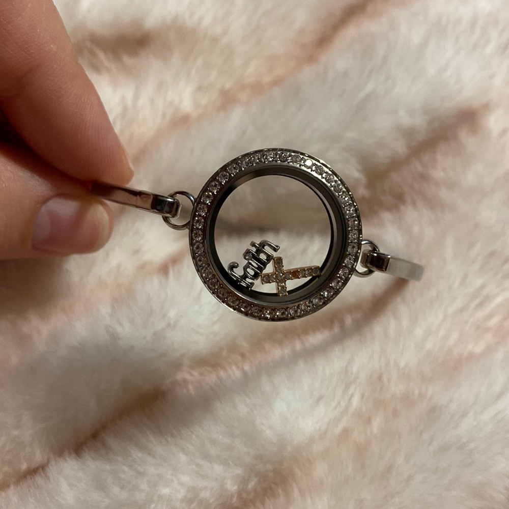 Origami Owl Bangle Locket Bracelet NWOT